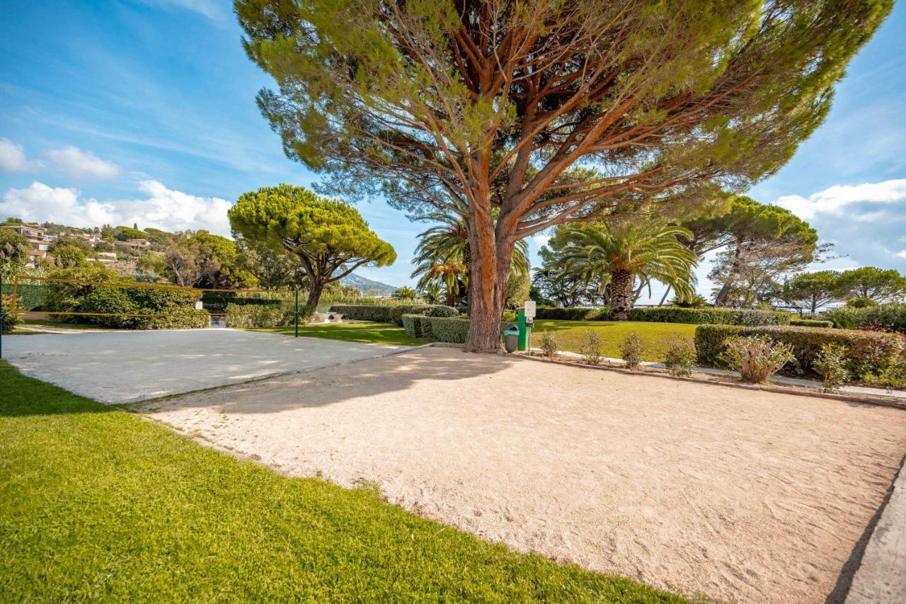 Residence Pierre & Vacances L'Anse De Pramousquier Le Lavandou Buitenkant foto
