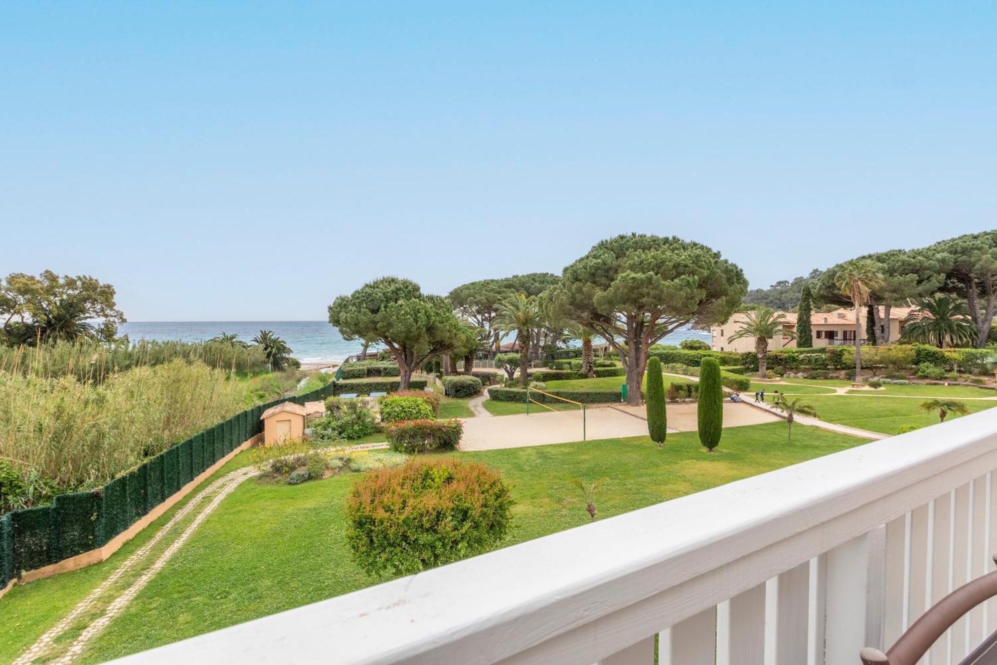 Residence Pierre & Vacances L'Anse De Pramousquier Le Lavandou Buitenkant foto